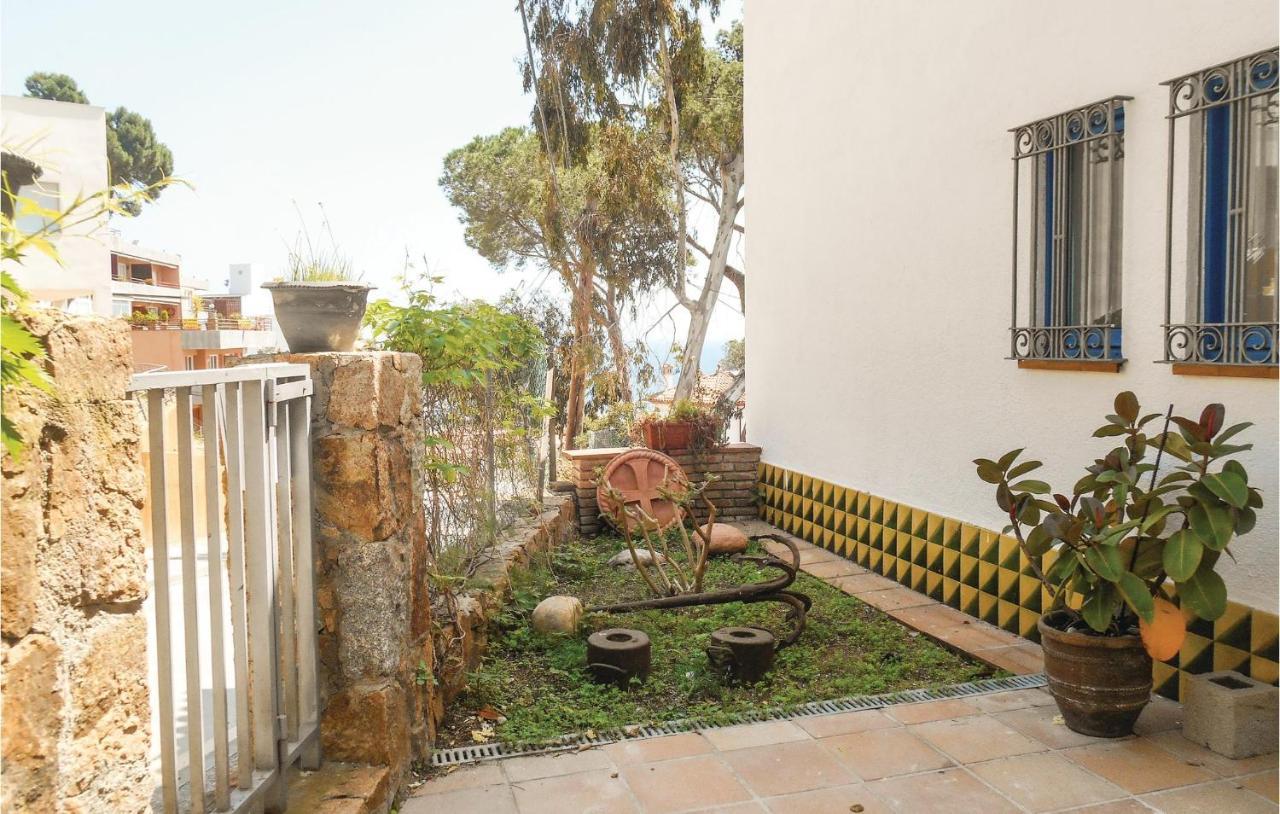 2 Bedroom Amazing Apartment In Tossa De Mar Bagian luar foto