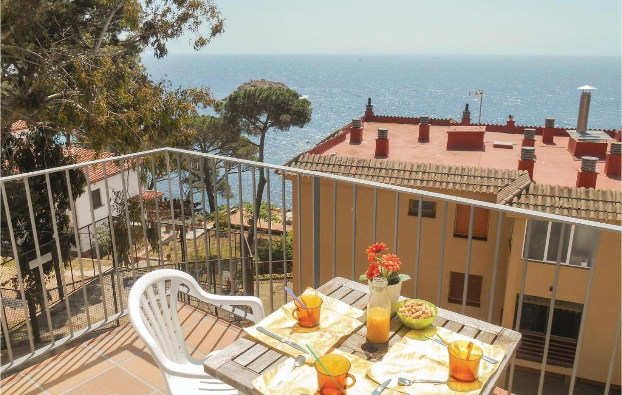 2 Bedroom Amazing Apartment In Tossa De Mar Bagian luar foto