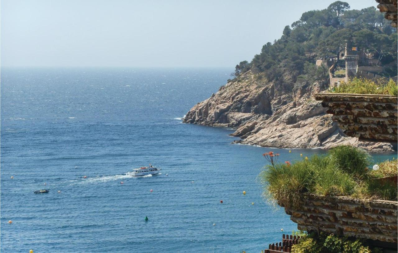 2 Bedroom Amazing Apartment In Tossa De Mar Bagian luar foto