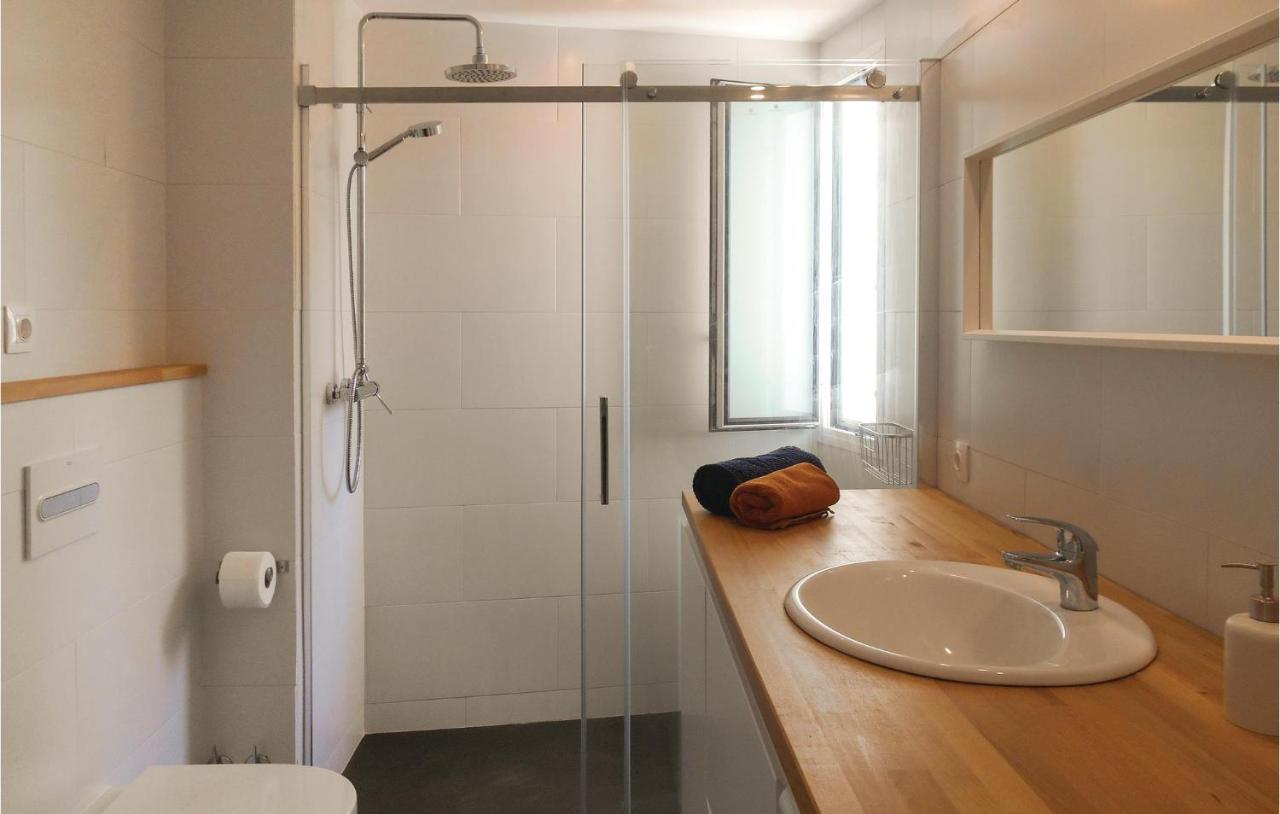2 Bedroom Amazing Apartment In Tossa De Mar Bagian luar foto